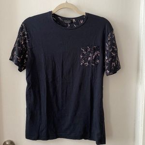 Casual mens short-sleeved shirt!